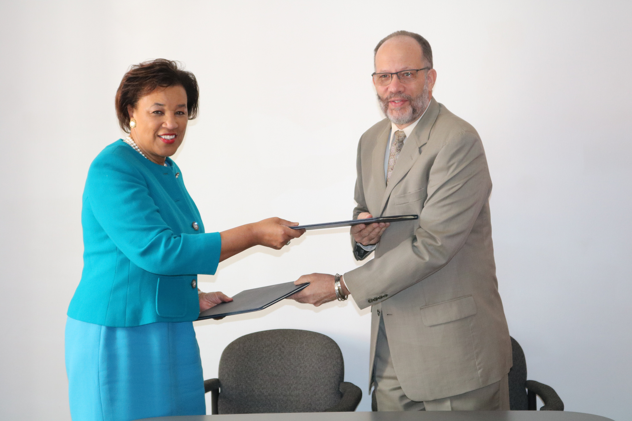 Photo of CARICOM and Commonwealth Secretariats sign cooperation agreement