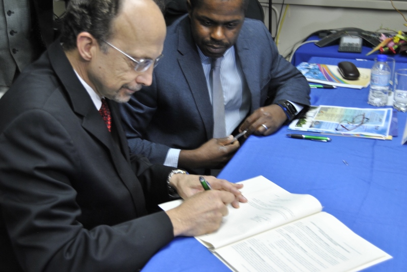 Photo of Landmark agreement between IDB and CARPHA to address Tourism and Health