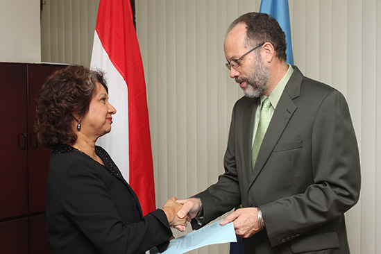 Photo of First ever Dutch Ambassador to CARICOM presents credentials