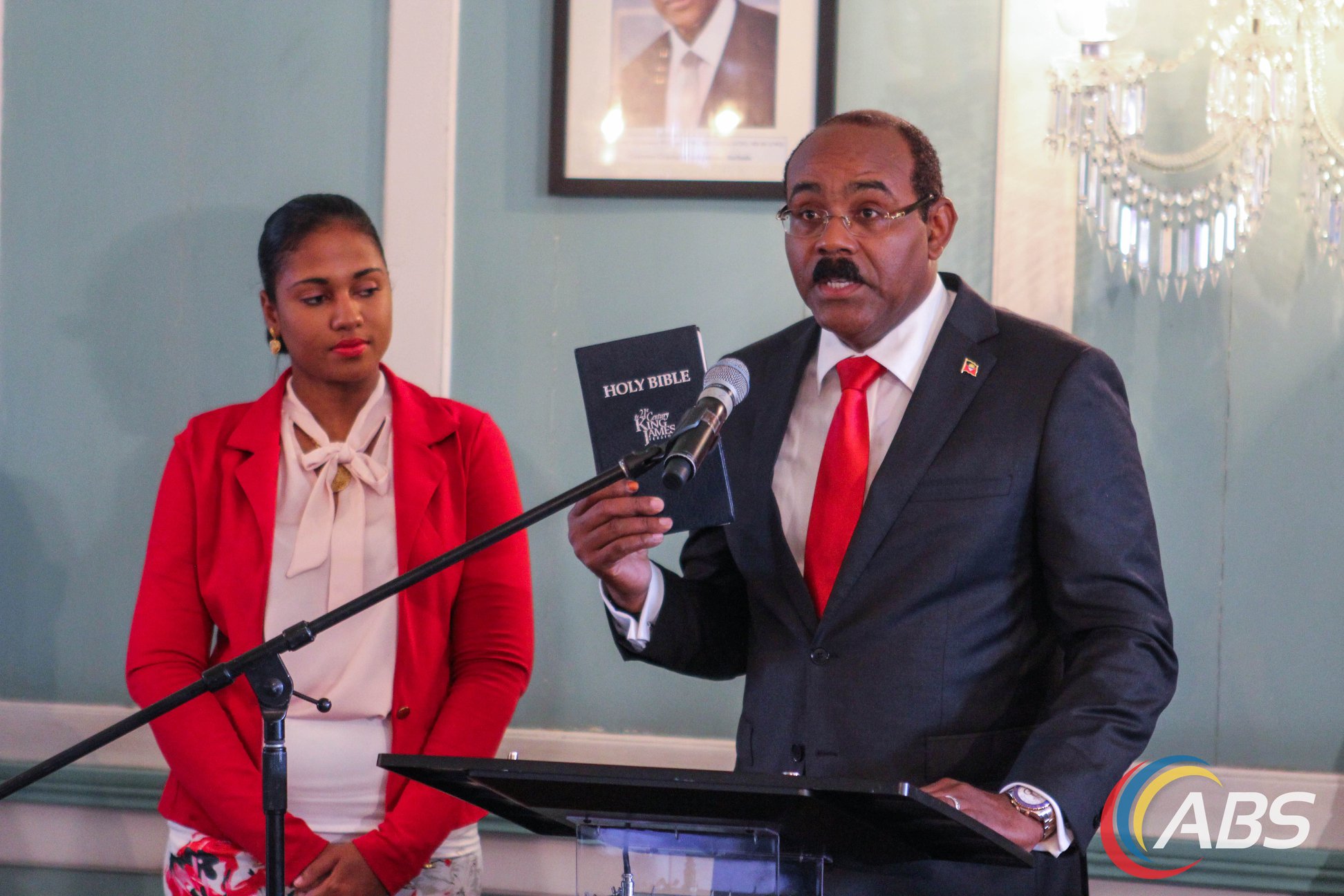 Photo of PM Gaston Browne and Cabinet sworn in
