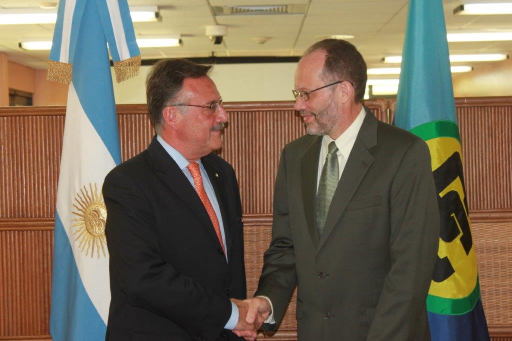 Photo of Argentina´s first Ambassador to CARICOM presents his credentials