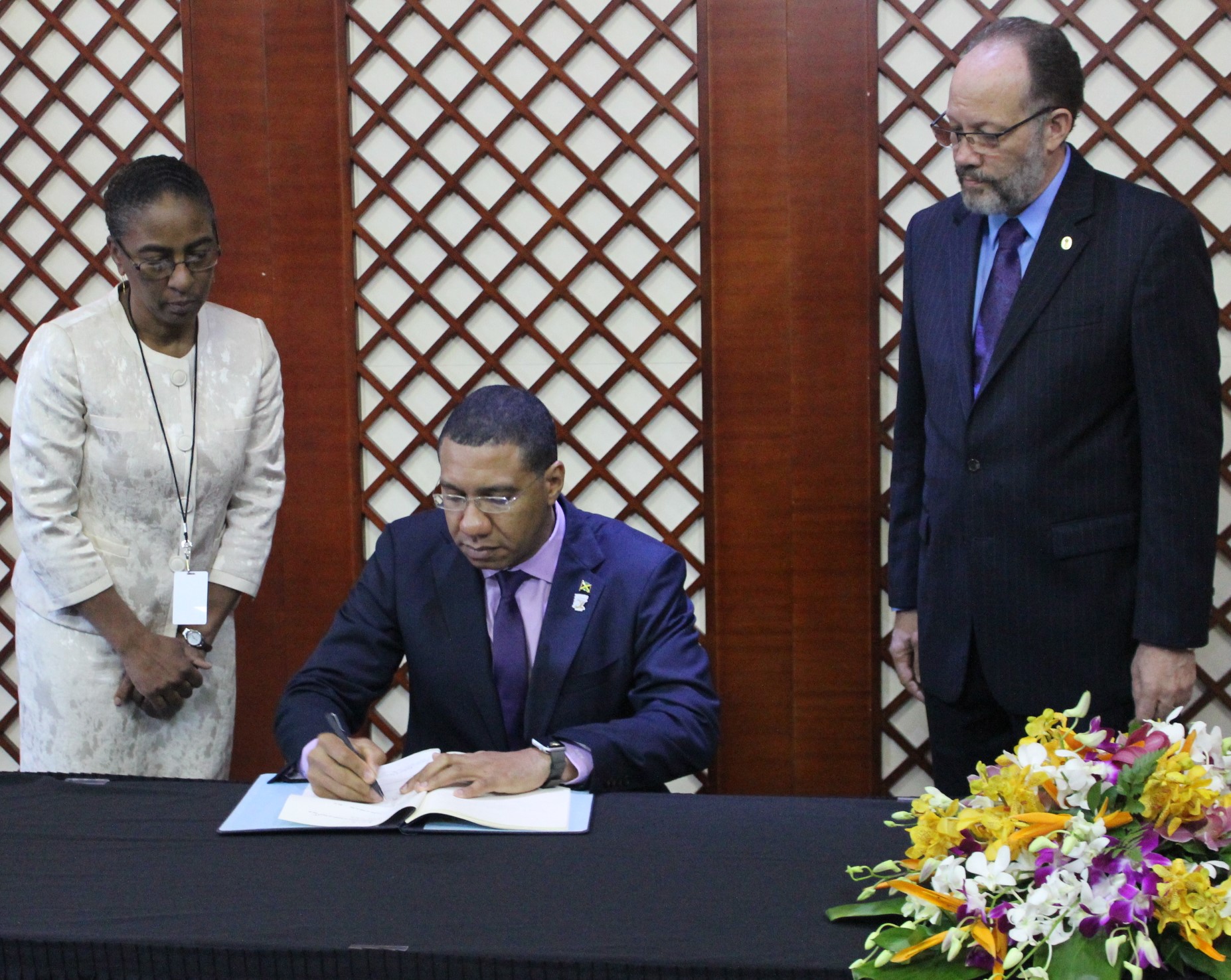 Photo of Jamaica’s Prime Minister signs CARICOM Agreements on cooperation in Education and Security